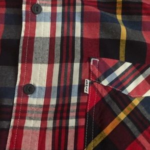 Levi’s shirt size medium